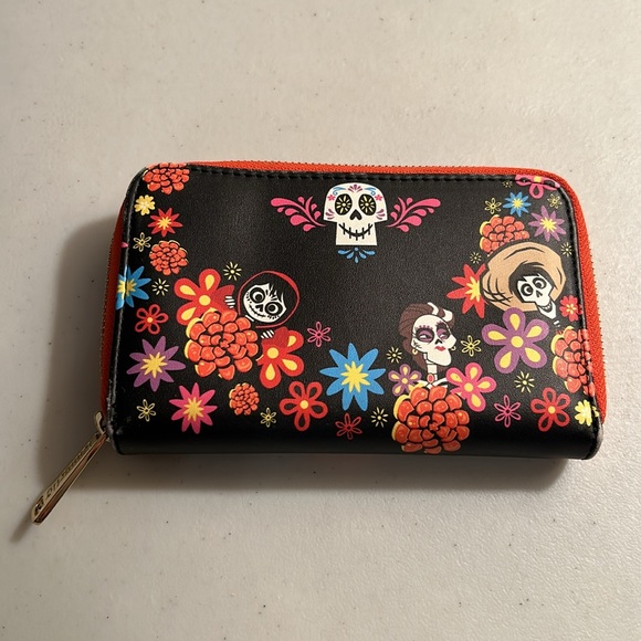 Loungefly Disney Pixar Coco Land of the Dead Family Small Zip Wallet - Picture 4 of 5